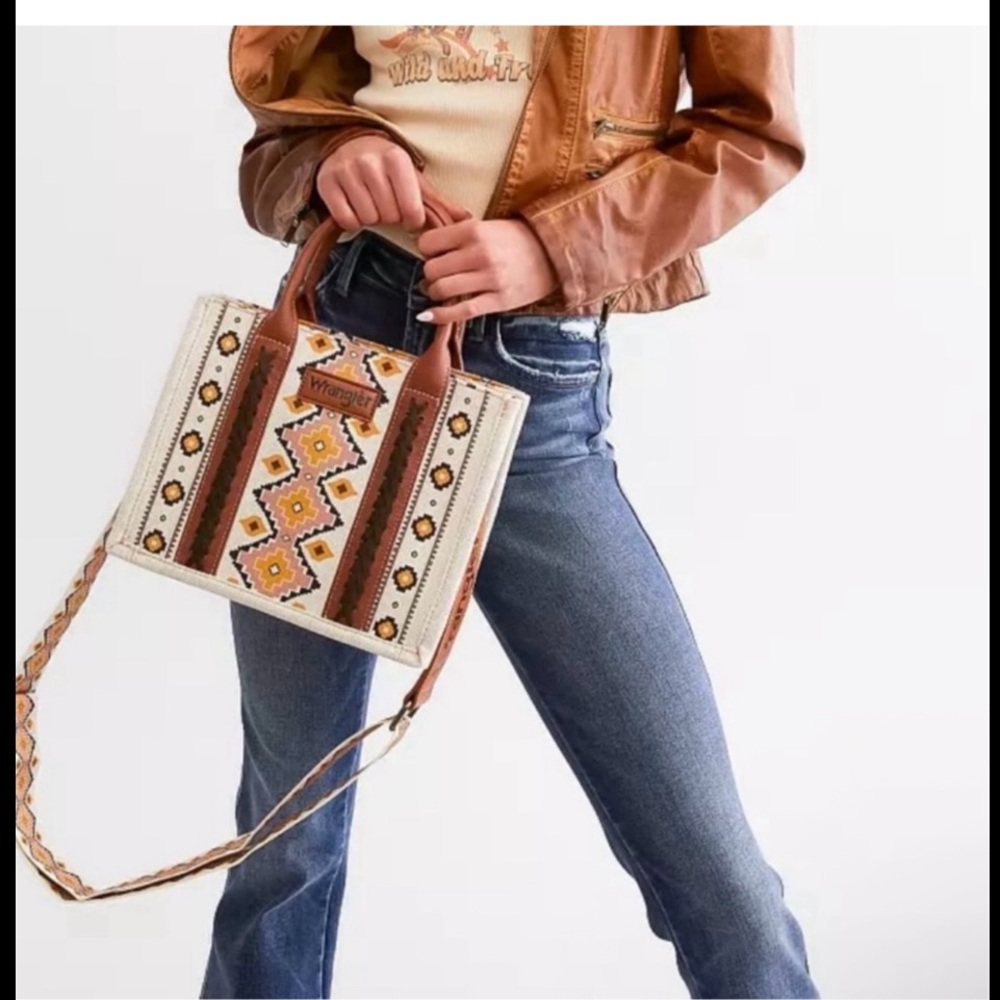 NWT! Wrangler Cream Aztec/Southwestern
Tote Handbag, Crossbody and Storage Bag - Picture 2 of 12